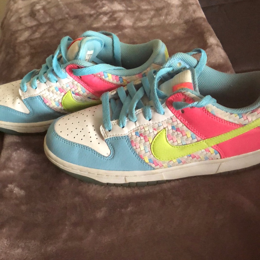 Nike sneakers TV 30